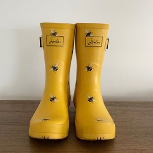 Bee Lover fun yellow wellie rain boots mid height by Joules